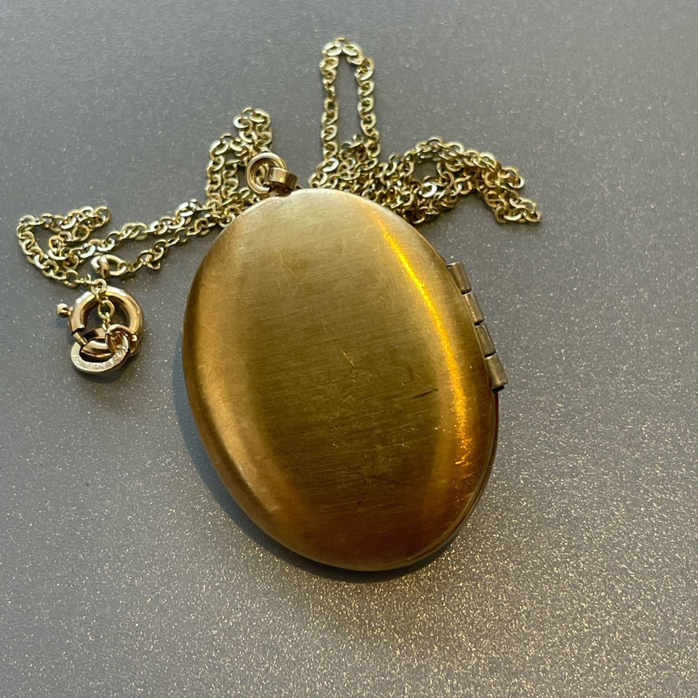 Krementz Gold Filled Locket and chain. - Picture 3 of 5